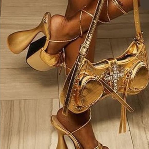 LIKE NEW Fashion Nova Gold platform Heels - Size 5.5 - Picture 2 of 4